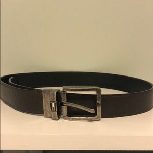 Reversible (black/dark brown) Tommy Hilfiger belt.